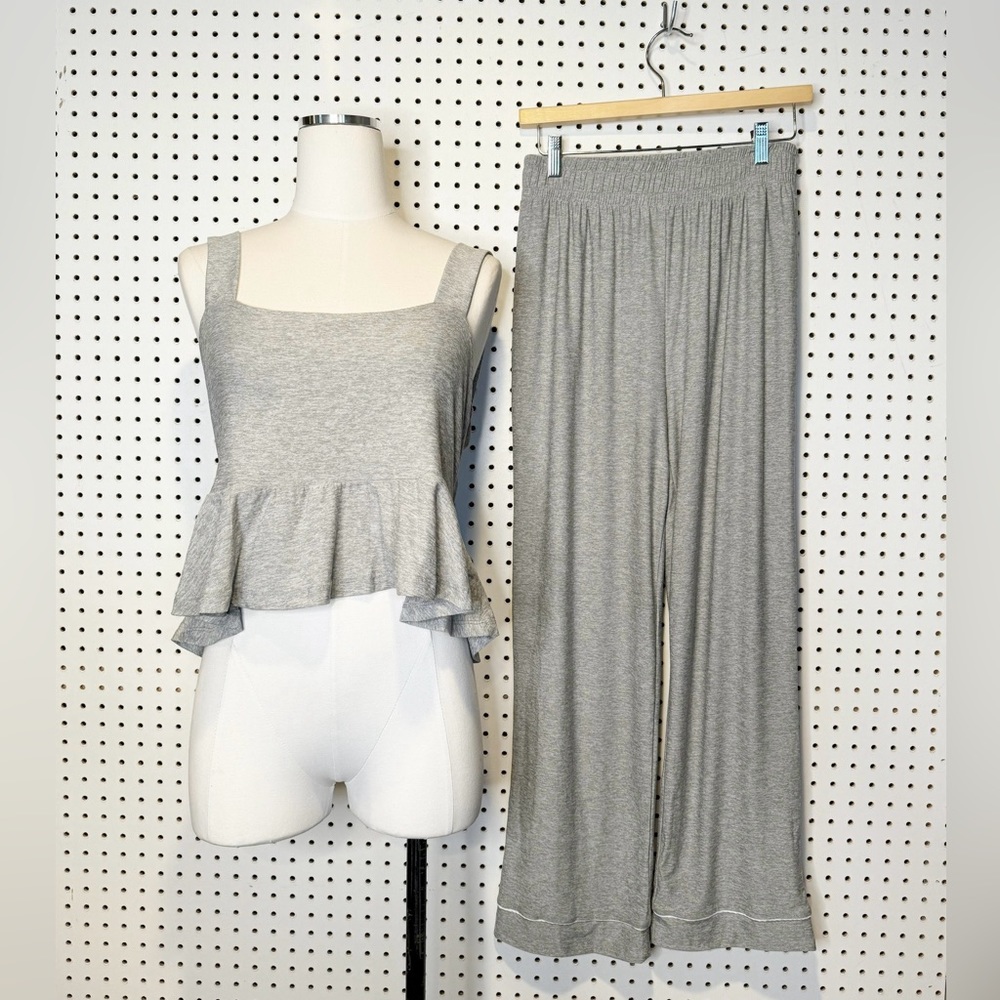Beyond Yoga | Featherweight Wind Down Sleep Pant + Tank Top in Silver Mist Sz. S